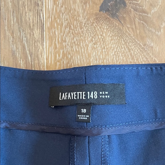 Lafayette 148 New York size 18 Navy Dress Pants wool
Blend trousers - Picture 2 of 9